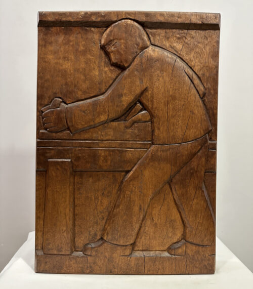 Holzrelief mit Handwerkerfigur rustikal geschnitzt, mit Signatur "-ZER"