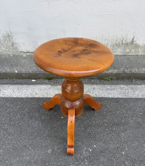 Antiker Klavierhocker aus Kirschholz mit Drehmechanik