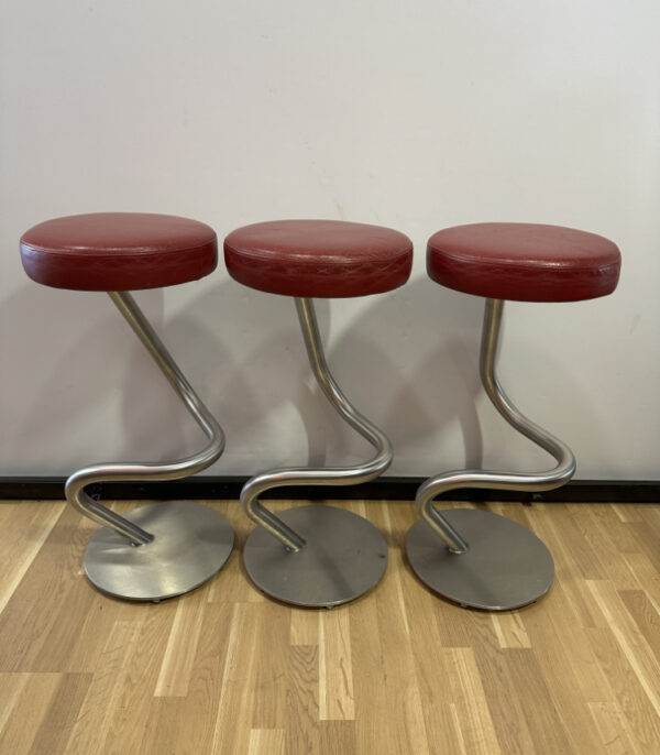 3er-Set Barhocker im schwungvollen Design von LupoDesign, Made in Switzerland