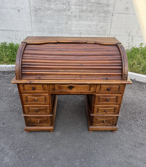 Barocker Rolladensekretär aus massivem Nussbaumholz um 1750 bis 1780