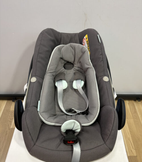 Maxi-Cosi Babyschale Pebble Plus Grau mit Sitzverkleinerer