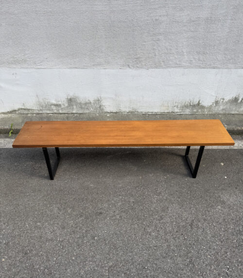 Vintage Bank aus Holz mit schwarzem Metallgestell