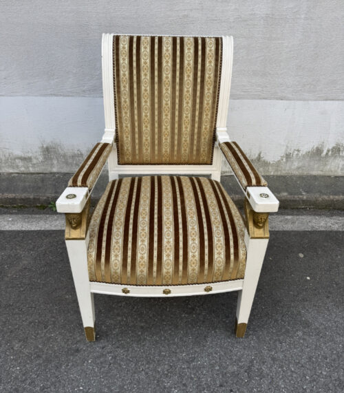 Antiker Armlehnstuhl im französischen Empire Stil mit geschnitzten Karyatiden