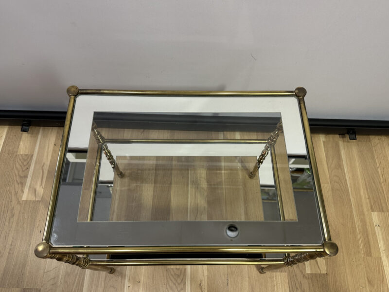 Vintage Beistelltisch mit Messinggestell und Glasplatten – zweistöckig - Image 5