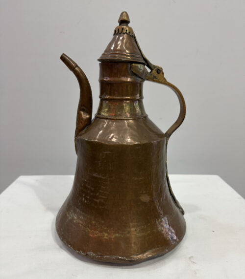 Antike Handarbeit orientalische Kupferkanne mit Messingbeschlägen