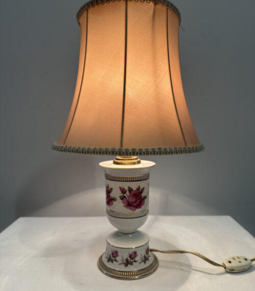 Vintage Tischlampe aus Porzellan mit Rosenmotiv und Stoffschirm