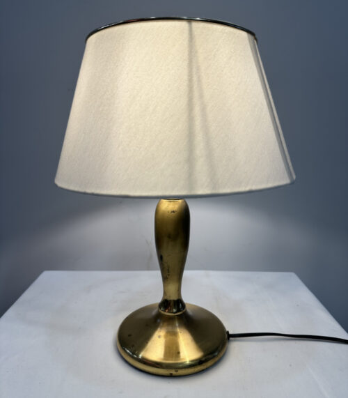 Vintage Tischlampe mit Messingfuss und weissem Stoffschirm, Mid-Century-Design