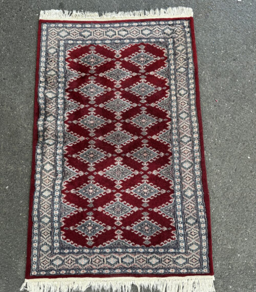 Orientteppich rot mit Rautenmuster, handgeknüpft 135 x 79 cm