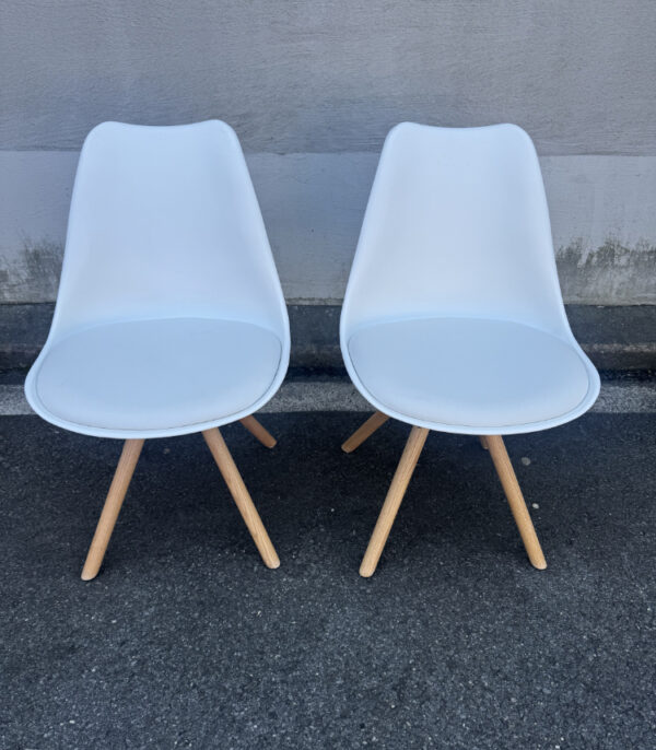 2er-Set moderne Stühle – Weiss mit Holzbeinen