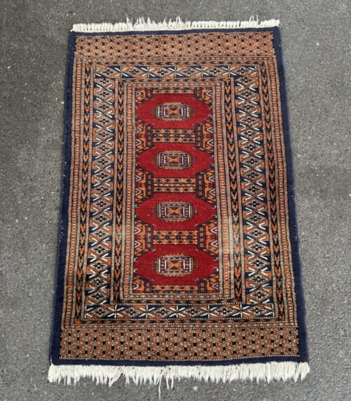 Orientteppich mit Gül Medaillons und kräftigen Bordüren 121 x 76 cm