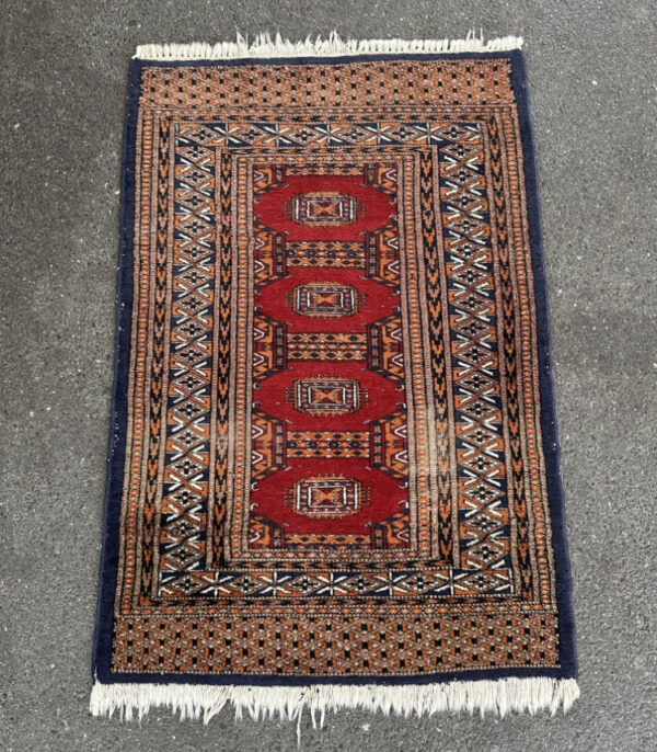 Orientteppich mit Gül Medaillons und kräftigen Bordüren 121 x 76 cm