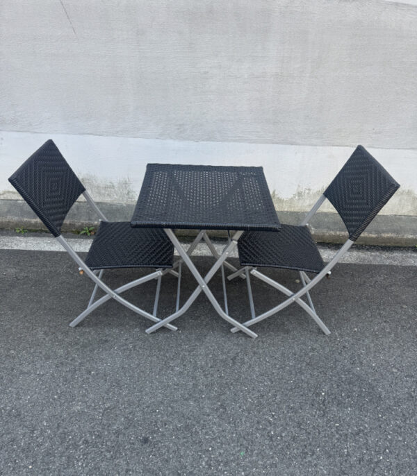 Gartenset aus Polyrattan mit Klapptisch und 2 Klappstühlen in Schwarz