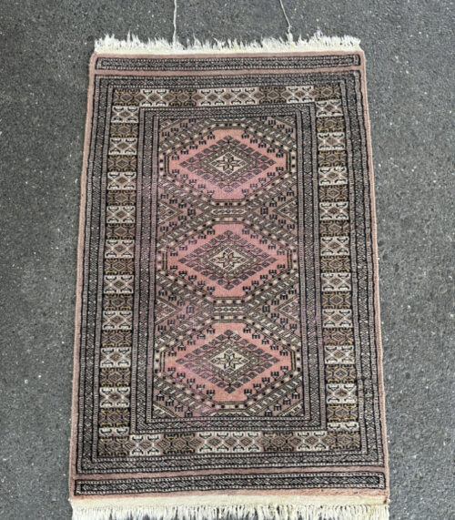 Orientteppich mit drei Gül Medaillons in Rosatönen 102 x 62 cm