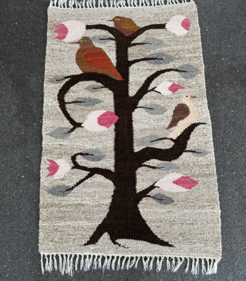 Handgewebter Wollteppich mit Vogel und Baum Motiv 128 x 77 cm