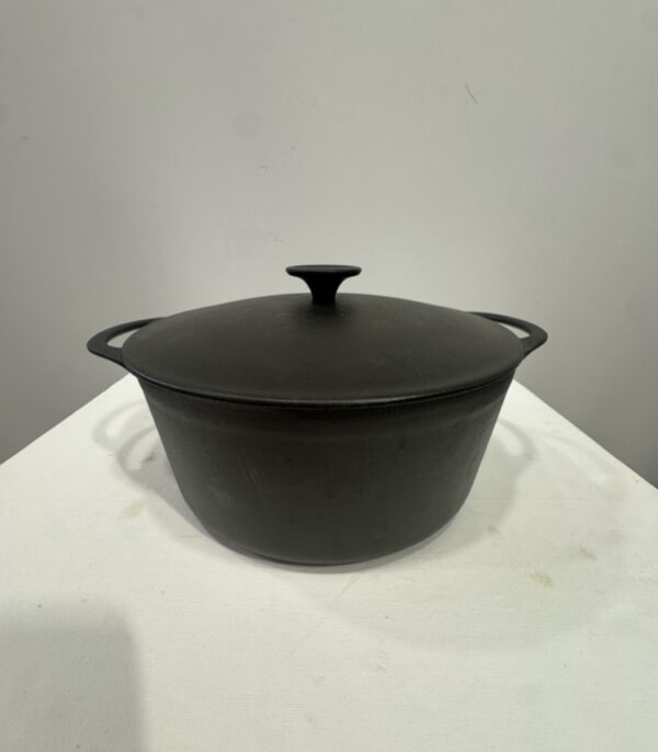 Gusseiserner Schmortopf von Cousances, Frankreich