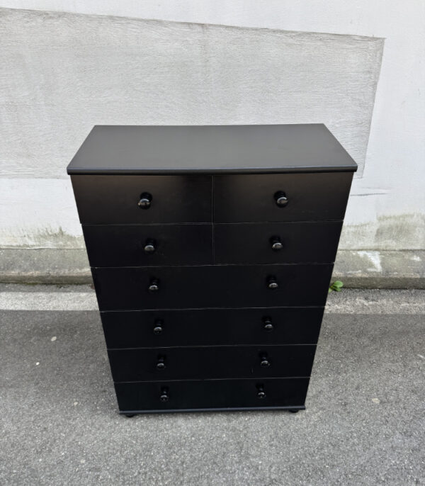 Schwarze Kommode mit 8 Schubladen