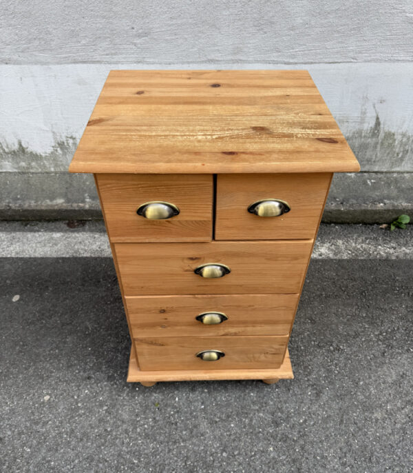 Kieferholz Kommode mit 5 Schubladen und Messinggriffen