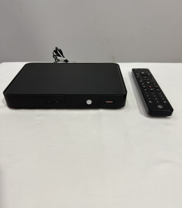 UPC TV Box, Modell Arris DCX960 mit Fernbedienung und Zubehör