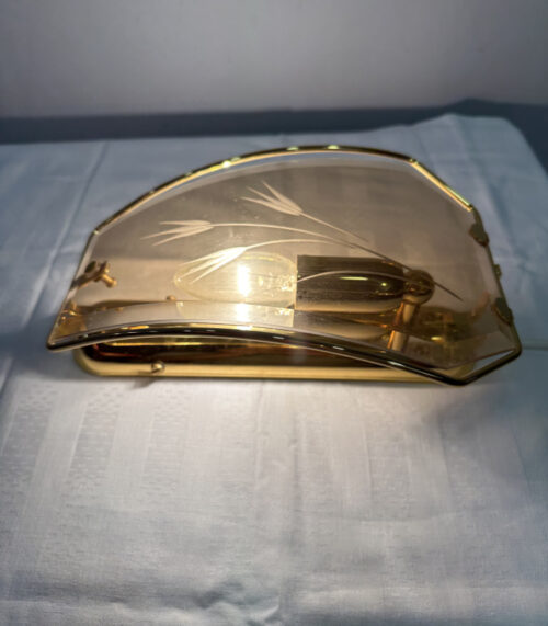 Vintage Wandleuchte mit Rauchglas-Schirm und Goldfassung