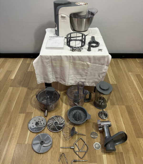 Kenwood MultiOne Küchenmaschine mit umfangreichem Zubehör, Type KHH30