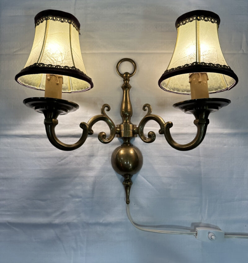 Vintage Messing Wandleuchte mit 2 Stoffschirmen
