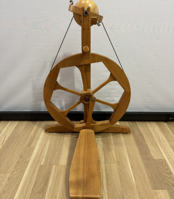 Spinnrad aus Holz, Humanus Haus