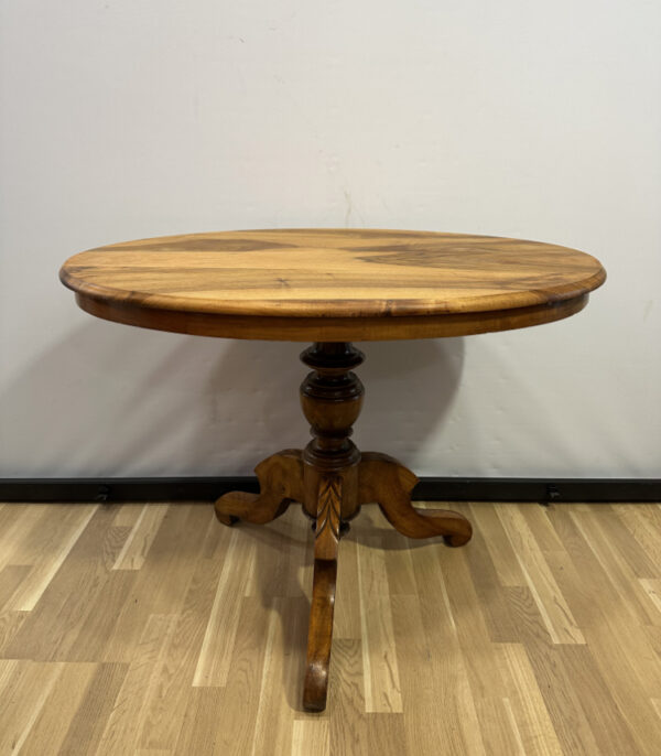 Antiker ovaler Tisch im Louis-Philippe Stil aus Nussbaum Massivholz mit Dreifuss