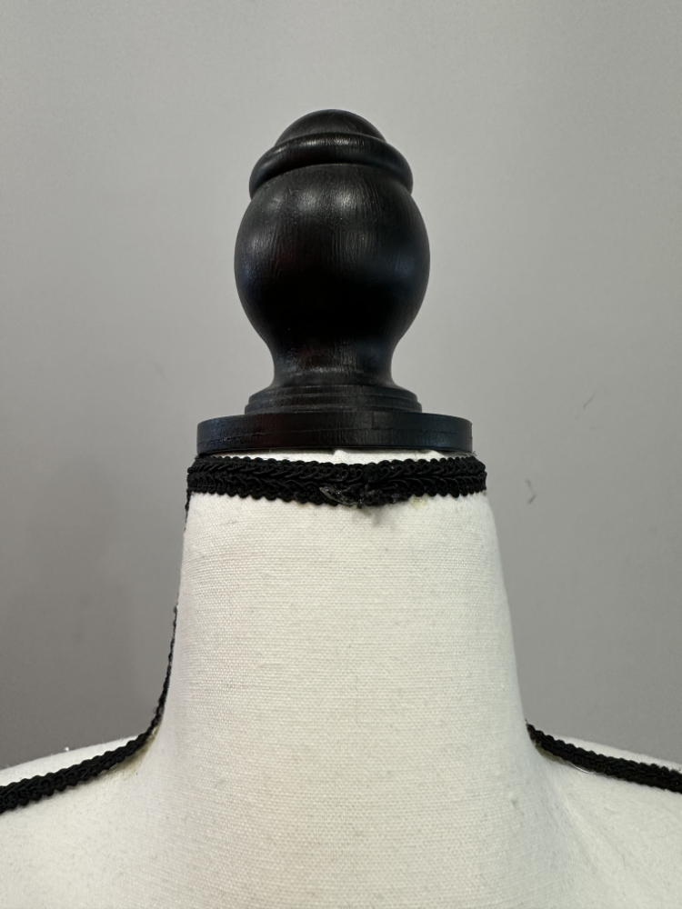 Schneiderpuppe auf Holzfuss mit verstellbarer Höhe – Bild 4