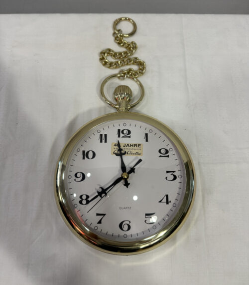 Dekorative Wanduhr im Taschenuhr Design mit Kette – Jubiläumsedition Cloetta