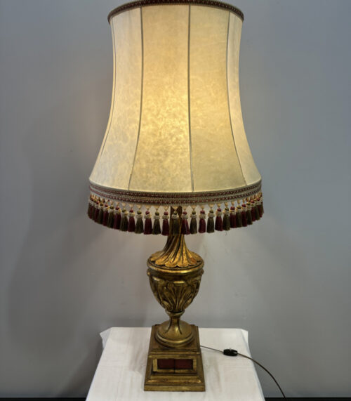 Vintage Tischlampe im Barockstil mit goldfarbenem Fuss und Lederschirm