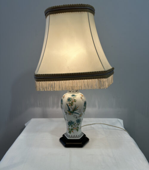 Vintage Tischlampe Drimmer 1980er Jahre mit Porzellan Fuss und Fransen Schirm