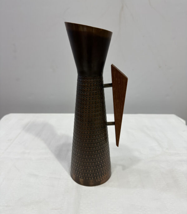 Vintage Krug aus Kupfer mit Holzgriff im Mid-Century Design