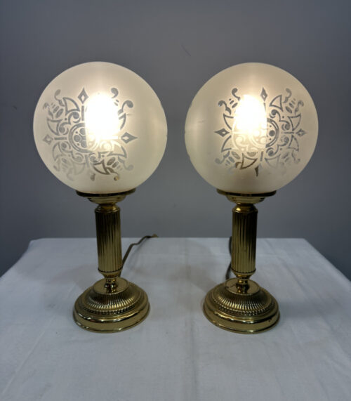 2er-Set Vintage Nachttischlampen mit Kugelaufsatz