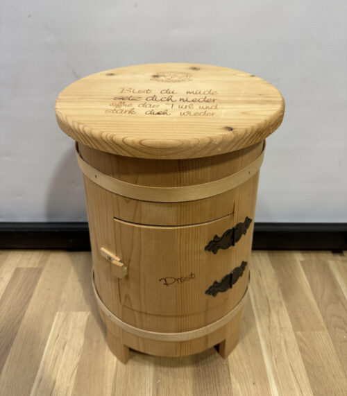 Rustikaler Holz Hocker mit Stauraum für Wein und Gläser