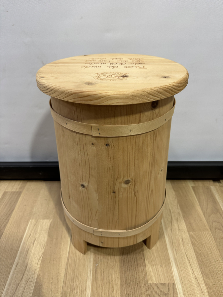 Rustikaler Holz Hocker mit Stauraum für Wein und Gläser – Bild 3