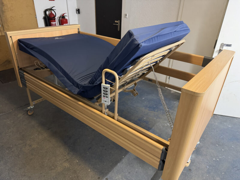 Elektrisches Pflegebett von Burmeier mit Matratze – Made in Germany – Bild 9