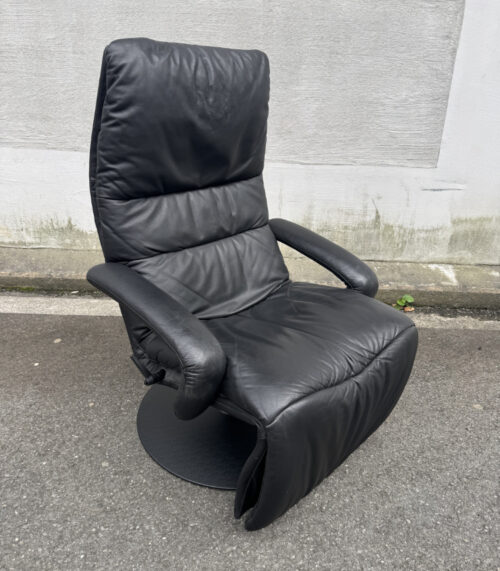 Schwarzer Relaxsessel aus Leder mit Drehfunktion