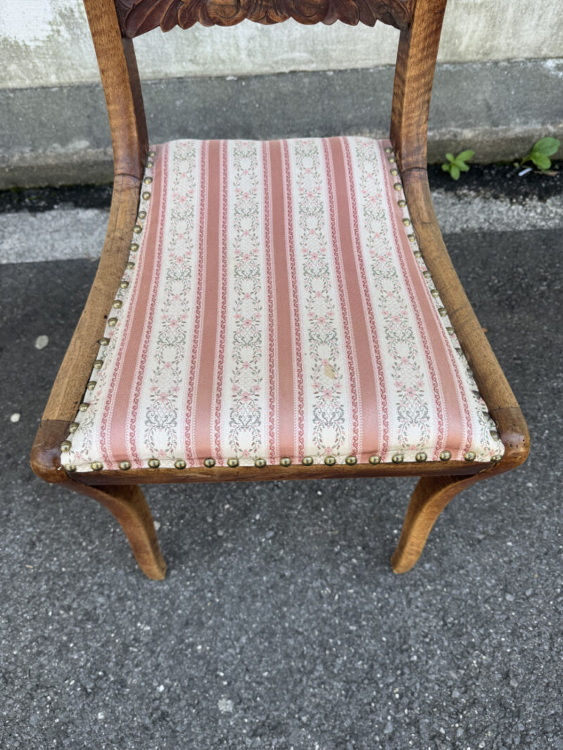 Original Biedermeier Stuhl aus Nussbaum mit rosa-beigem Bezug ca. 1820–1840 – Bild 6