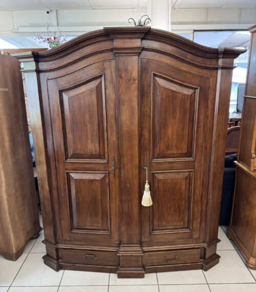 Antiker Bodenseeschrank aus Massivholz, zweiteilig um 1900