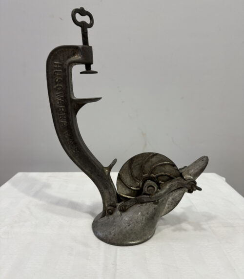 Antiker Husqvarna Kirschentkerner aus Gusseisen