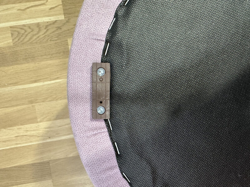 Runder Pouf in Flieder – vielseitiger Sitz- und Beistellhocker – Bild 3