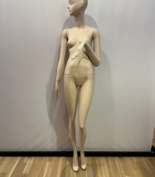 Weibliche Schaufensterpuppe aus Kunststoff mit Glasstandfuss