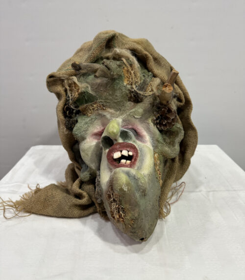 Luzerner Fasnachtsmaske – Waldgeist mit Naturdekor und Jutesack