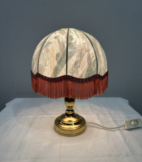 Vintage Tischlampe mit Stoffschirm und Fransen