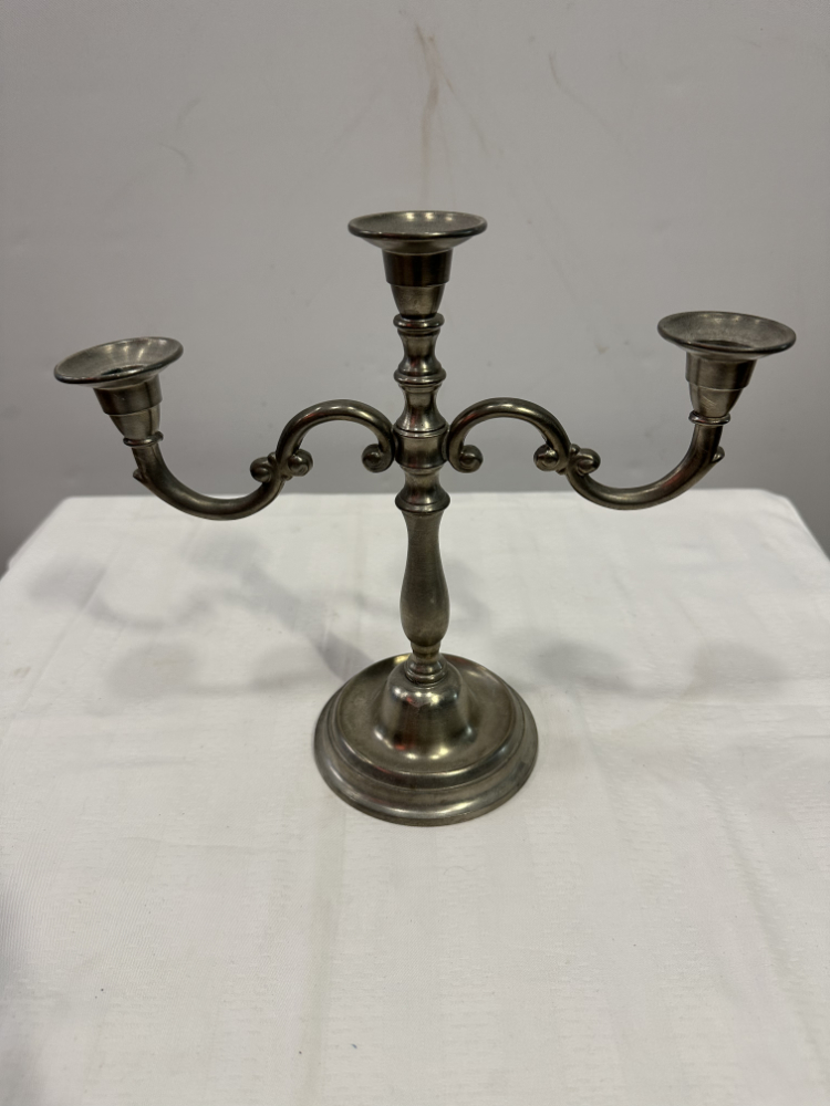 Antiker 3-flammiger Kerzenhalter aus 95% Zinn
