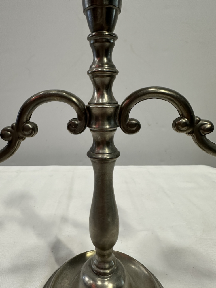 Antiker 3-flammiger Kerzenhalter aus 95% Zinn – Bild 3