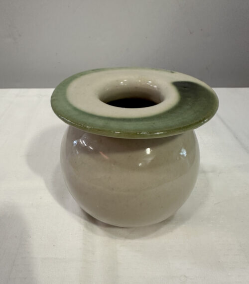 Keramikvase von Mobach Utrecht mit breitem Rand in Grün-Beige