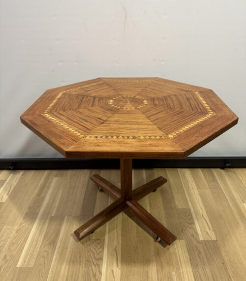 Vintage Intarsientisch achteckig mit Rollen, ca. 1960er Jahre
