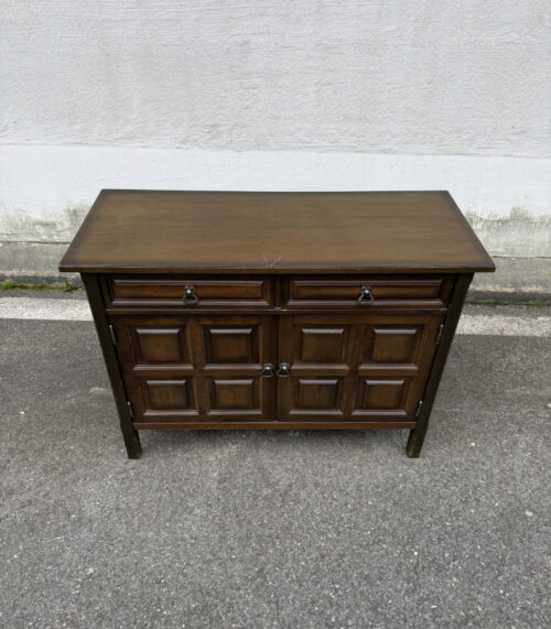 Vintage Kommode aus massiver Eiche mit Kassettentüren und Schubladen
