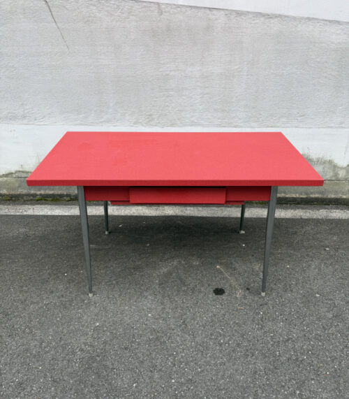 Roter Mid-Century Schreibtisch mit Klappplatte und Stauraum